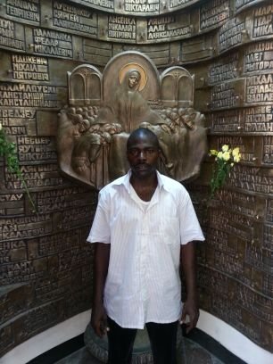 I am Alfred Terlumun i was burn in 1984 5 sep to the lovely family Ackumbur i thank God for every thing i pray one day the world will find peace with one ano