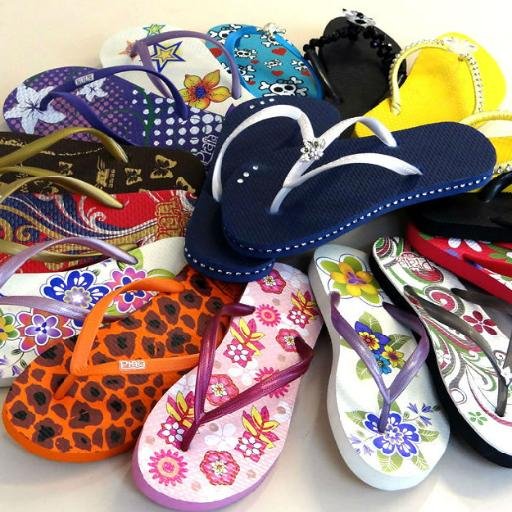 Fabricaçao de Chinelos Personalizados, de ótima qualidade aceitamos pedidos de encomenda

telefone para contato 
(44) 9998-3843 ou 9947-4026