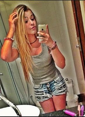 agatha_lovatto's profile picture. Amo a Demi , a Miley , a Ariana , etc .