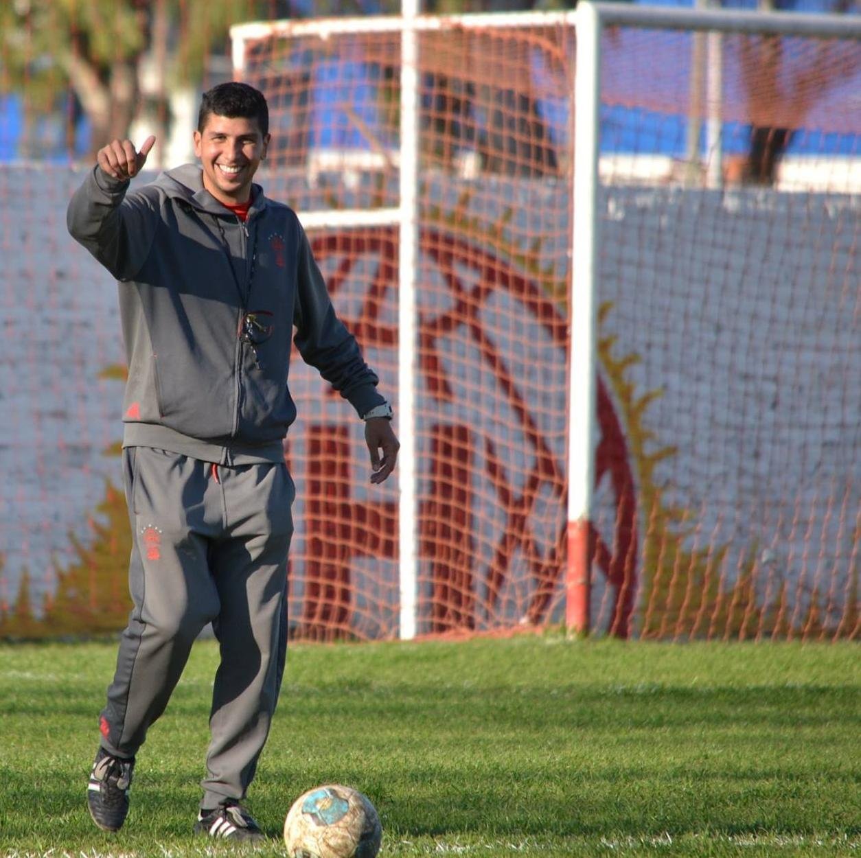 -- PREP. FISICO LIGADO AL FUTBOL -- Clubes: Sportivo Italiano, Liniers, Laferrere, Sol de America (Formosa), Juveniles Huracan, actualmente SITAS y CSyR ESPAÑOL