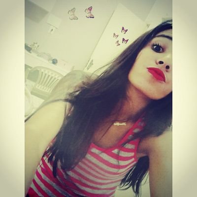 Ela é marrenta, nenhum playboy aguenta, não vai com papo torto pra ela, se orienta.