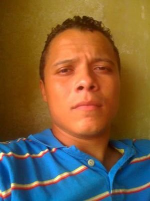 Ante todo temeroso de Dios serio y sincero, enfocado en lo que me gusta y lo que quiero.