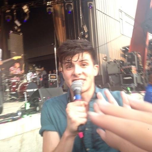 follow @defendthepunk because she just gave you this free follow (:
