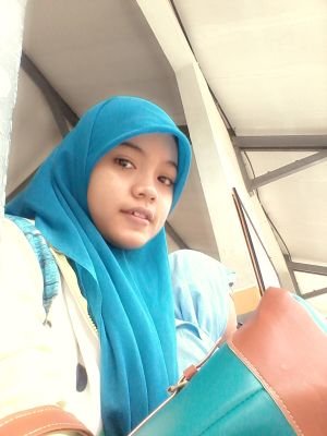 di balik senyumku tersimpan kesedihan tapi aku akan tetap semangat karna ada kau :)