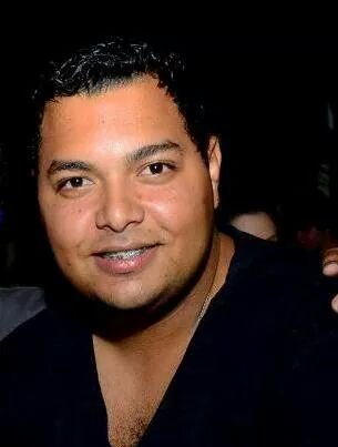 Carlos Dorador - Jornalista e Feliz por ter os amigos por perto. Trabalho em uma emissora de TV com funções diversas. Repórter, Apresentador, e até Produtor rs