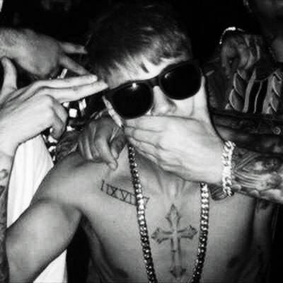 (0/1) - (0/1) waiting @justinbieber and @MileyCyrus to follow back