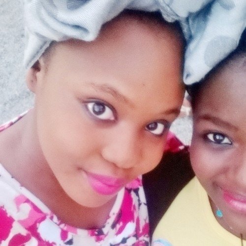 Luv family luv friends luv Chris brown,future designer or an animation artist luv cupcakes,instagram- zahraciroma