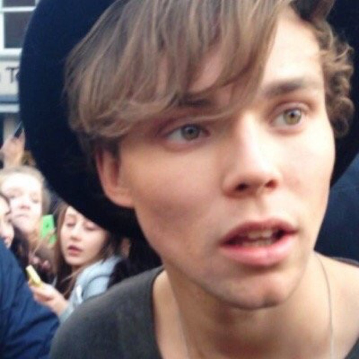ashton WILL notice you. just dont give up /// please follow @mystiqueafi