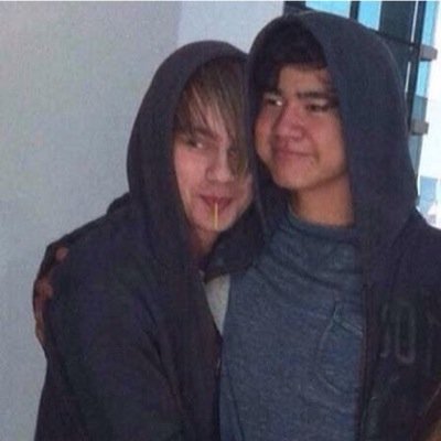 GO FOLLOW @lostbxyniall & @pornoharold ! HELP THEM TO REACH THEIR GOALS