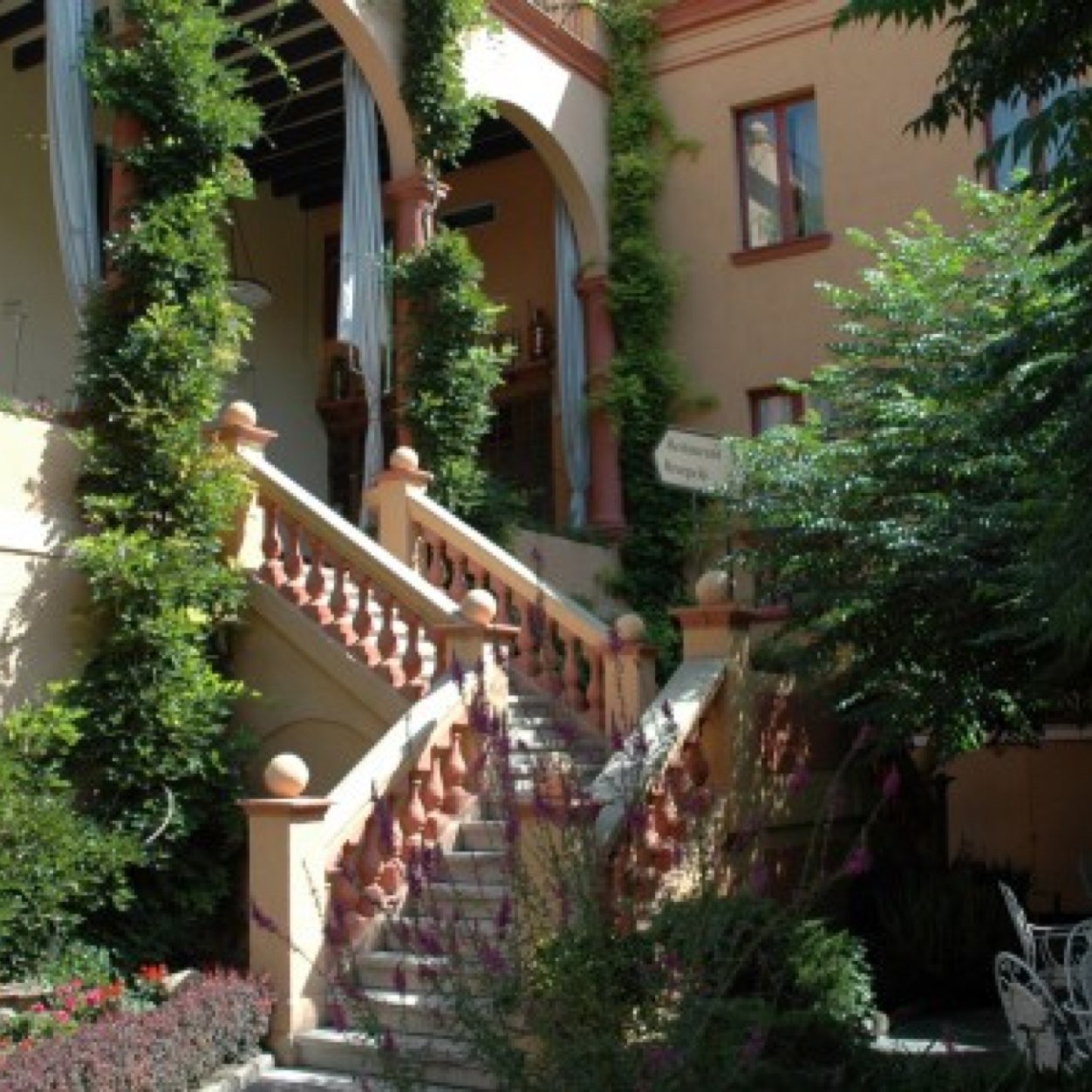 AndriaHotel's profile picture. Des de 1875 servint al i pel Pirineu