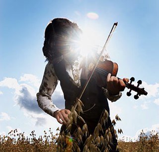 Featuring upcoming Folk-inspired artists to share the new music and fresh voices that are influenced by great traditions. Regular Features