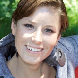 creativepromote's profile picture. In need of serius help. Please visit my twitter. And read my tweet. I will be greatfull. This is a serious request.