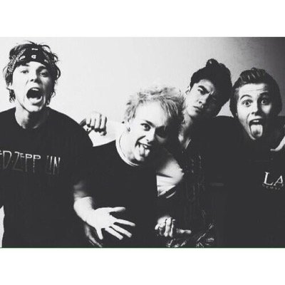 hii beautiful! please go and follow @sexwithliamy 
If u want a follow back, just ask.
thank u love 	ツ  xx