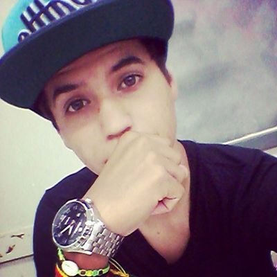 A vida é uma peça de teatro que não permite ensaios, por isso,cante,chore e dance mais não espere aplausos, 1.7