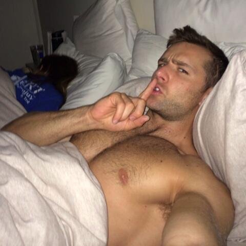 Into guys, muscle, ink and hot pix.By following or viewing, you agree you are over 18 years. Gay, bi and str8/curious guys only. Profile pic not me. #TeamBi#cum