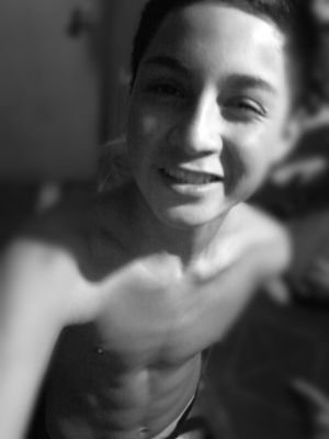 me gusta el futbol-alto-super sexy-mejor amiga La eli♥-me gusta el rap-pasa el rato con mis panas♥
