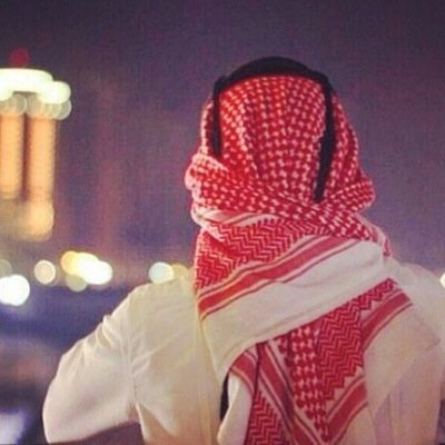 مشيت بالدنيا ورى الحلم خيال 
انا وظرفي والهموم الدليله 
عل وعسى تتحقق انصاف الامال 
والا يقوم الحلم بنفض شليله