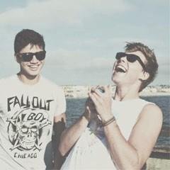 @luvdrunkcal just gave you a free follow, so follow her back! DO NOT FOLLOW THIS ACCOUNT!