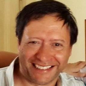 No llores, ríe. No dudes, hazlo. No calles, dilo. No pierdas el tiempo tipeando, retwittealo.