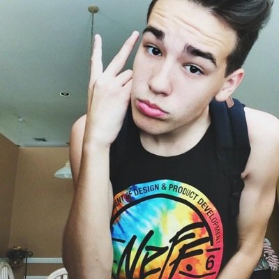 follow @holagriff if your a true whitesider