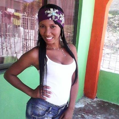Soy una chica muy sentimental,alegre y estrovertida.me encanta la musica, cantar,bailar no c tu pero yop zuuper ufff.