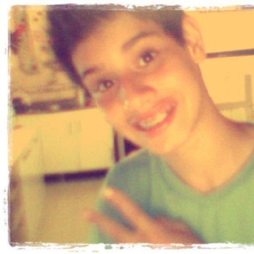 http://t.co/4ROu5kYPIw   meu facebook vem ser my friend la tbm ¨-¨