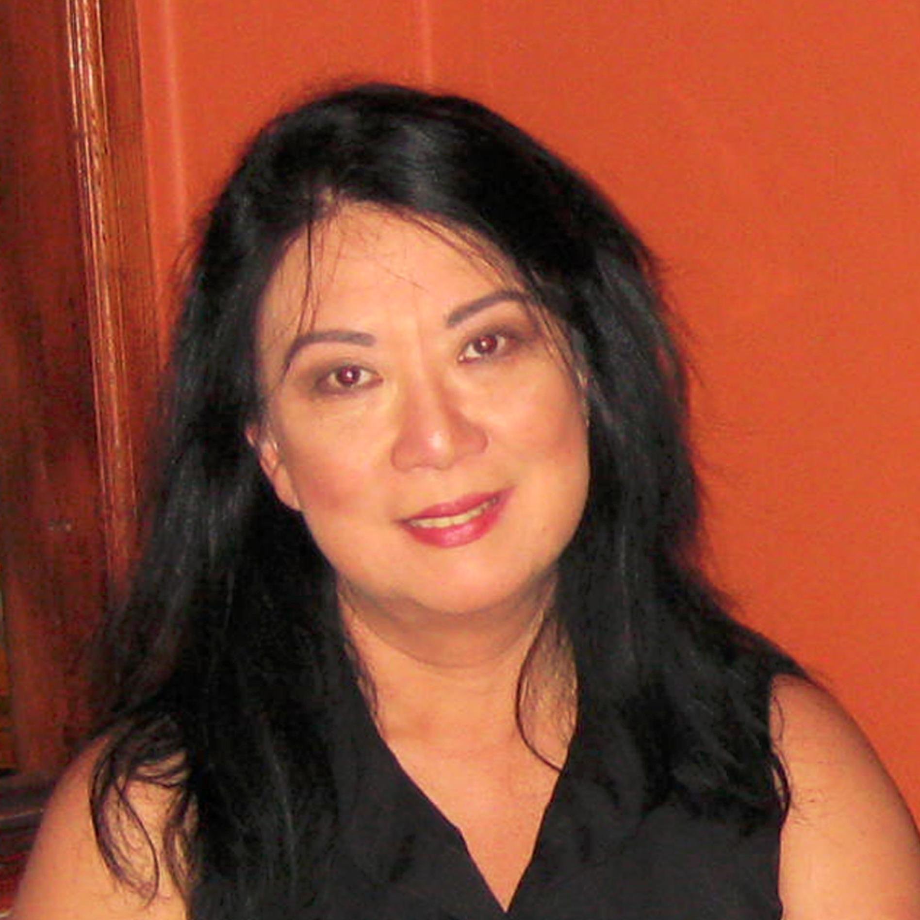 Vegana nacimiento, estudios basicos en el Col. Inmaculada Concepcion, universitarios en APEC, MUNDIAL, UNIVERS TEXAS, madre, esposa, tia, madrina