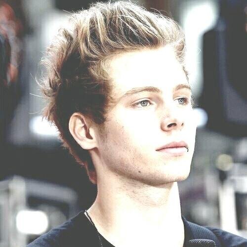 hi! please follow @michaelsdropout ♥