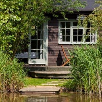 Mill Farm offers Luxury Lakeside Lodges & Holiday Cottages with Tranquil Surroundings.Based in Rural Lincolnshire, Just 13 miles from Skegness. Fishing included