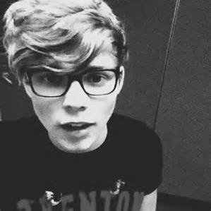 randomfandom454's profile picture. I love life but it is hard