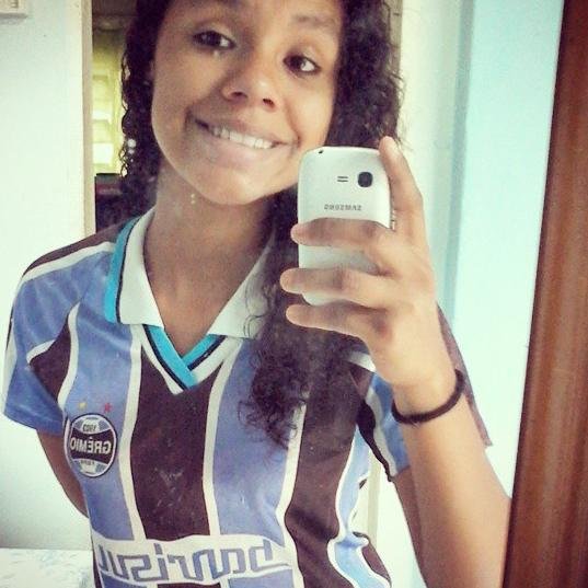 Somos a banda mais louca
A banda louca da Geral
A banda que corre
Os macacos do Internacional♫♫ GRÊMIO 3