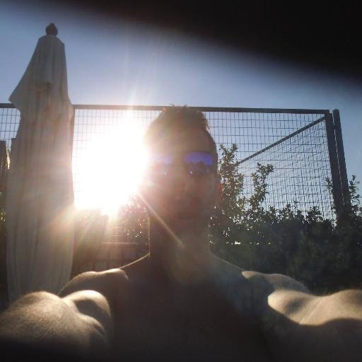 Los retos son los que hacen la vida interesante: superarlos es lo que hace que tenga sentido. No luches para vivir...Vive para luchar...No pain No gain