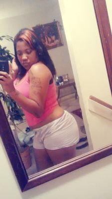 23 years old enjoying life along with my beautiful daughter that i love UNCONDITIONALLY . R.I.P ACE i love you && miss u ..follow me.;)