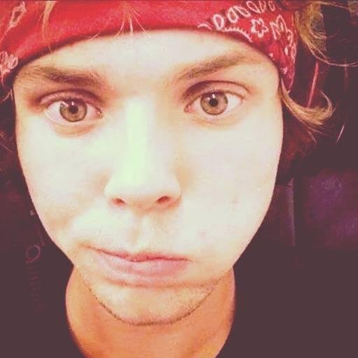 Hii I'm Ashton! I like playing drums, and eating chicken.