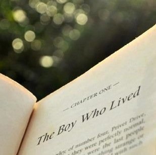 Hay libros de los que no puedes hablar con nadie, libros tan especiales, escasos y tuyos que revelar el cariño que les tienes parece una traición.