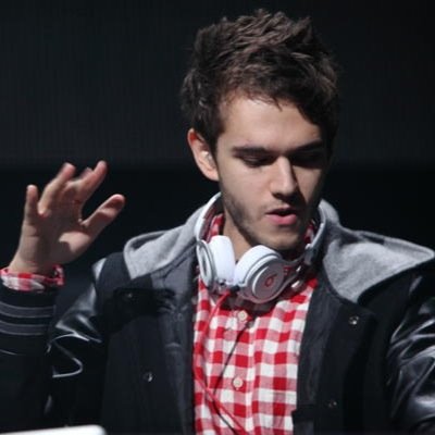 hello i'm Zedd,#Engaged to @QueenOfBibblxs,she mine guys not urs and don't touch her or i'll hurt you with my loud music!!!!!!,i ment it!