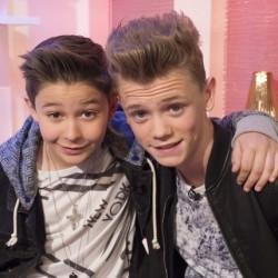 Im a singer who is madly absessed with 1D Niall Horan, Harry Styles, Louis Tomlinson, Liam Payn, and Zayn Malik, but i also love bars and melody Leo & Charlie x