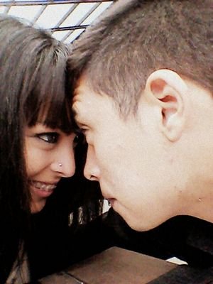 A veces es mejor, guardar silencio, sonreír y
seguir adelante.