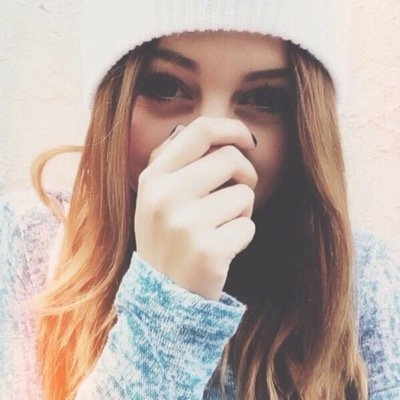 Ellie Bennet, 17. Social outcats, Single. You probably don't know much about me but then again no-one does //RP