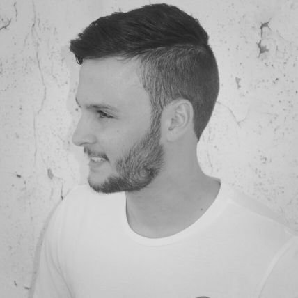 miguelcasal21's profile picture. Estudiante de 2° de bach. Jugador de balonmano en el Bm Ártabro Novo Mesoiro y experto en hacer reir a la gente. :) Real madrid CF.