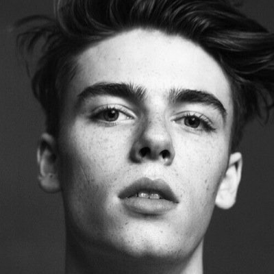 MODEL MEN