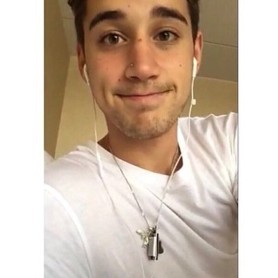 Hey guys! Follow me and ill follow back (fan accs only) Here for the aussie faggots ❤️