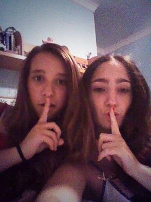 Desorientadas y estiradas forever. Será nuestro pequeño secreto. Para que destrozar mi cuerpo si mi mente se rompe cada vez que termino un libro.