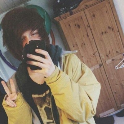im single, but dont evwn try to get with me. i am in love with Jamie.