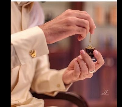من تعطر بحسن اخلاقه !لن يجف عطره ابدا