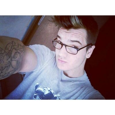 Somos tão jovens. 
Brazil - 18
Instagram - Lennonsampaioo
Snap - Lennonpablo07