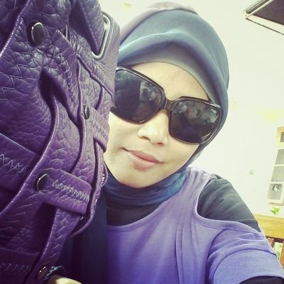 Tampilkan Keindahan Berbusna dengan Keserasian Warna - WA 085691514111