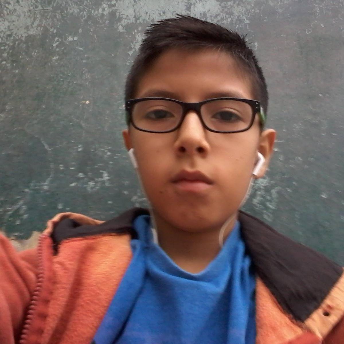 Jose Carlos Cruz Tauca #hola #soy #bambino #jose #carlos JCCT OFICIAL TWITER! HELLO! HAPPY! SMILE! =D Sigueme! Por favor =)
