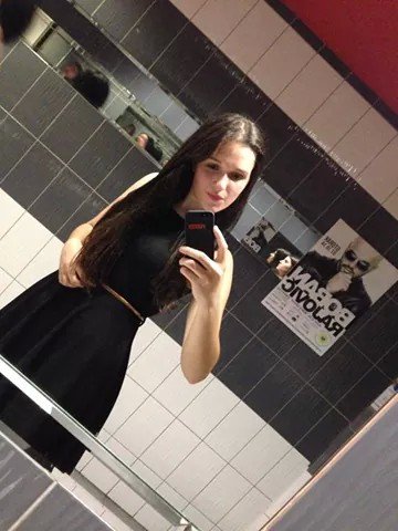 Music is my life. I write songs and stories:) Directioner too 3