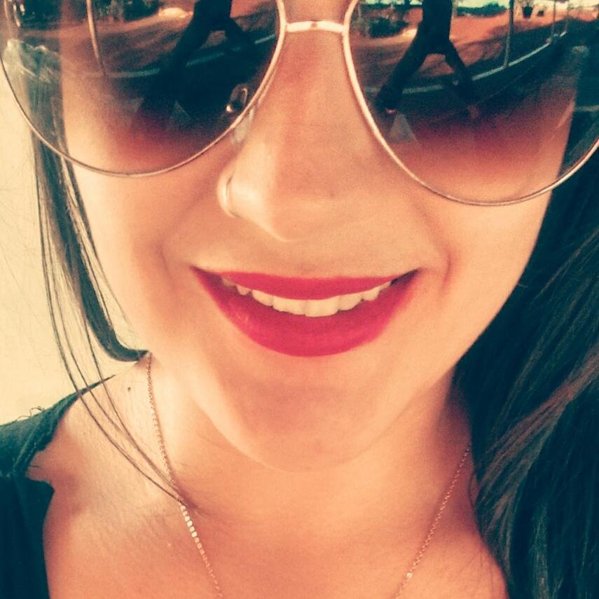 “Ele te ama, te completa, te ensina, te ajuda, te levanta, Ele é DEUS.